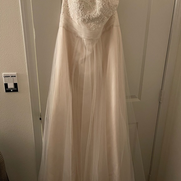 David’s bridal wedding gown - Picture 2 of 4